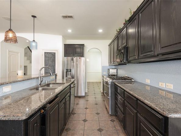 1131  Charleston Lane , Savannah Texas 76227