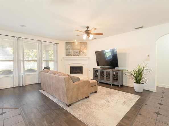1131  Charleston Lane , Savannah Texas 76227