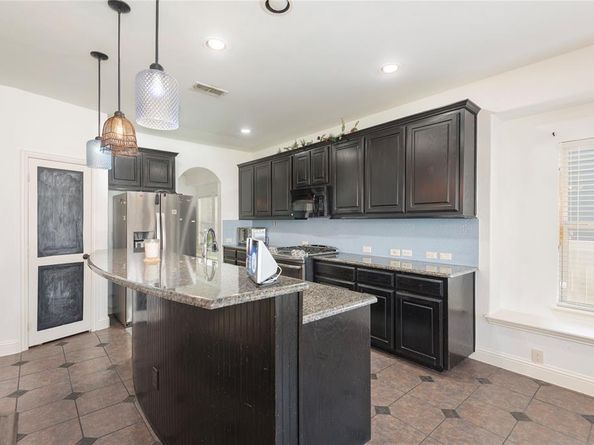 1131  Charleston Lane , Savannah Texas 76227