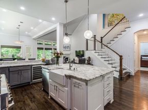 3932  Frontier Lane , Dallas Texas 75214