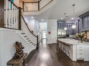 3932  Frontier Lane , Dallas Texas 75214