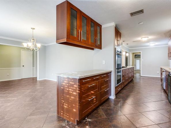 3227  Rolling Knoll Drive , Farmers Branch Texas 75234