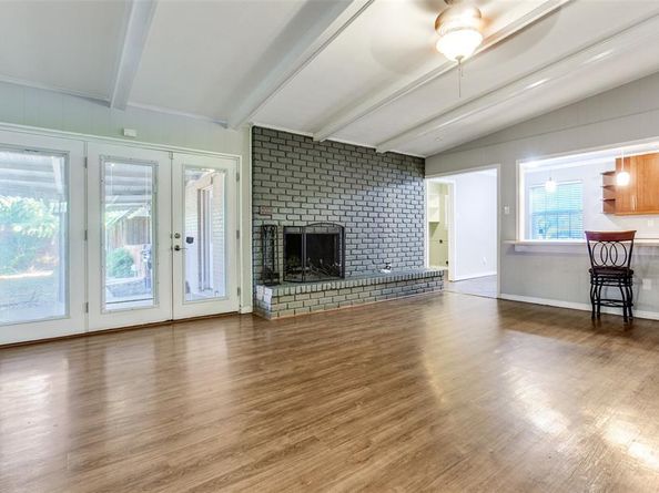 3227  Rolling Knoll Drive , Farmers Branch Texas 75234