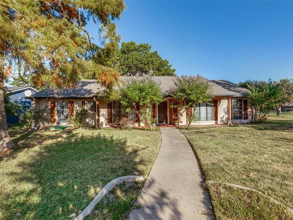 3227  Rolling Knoll Drive , Farmers Branch Texas 75234