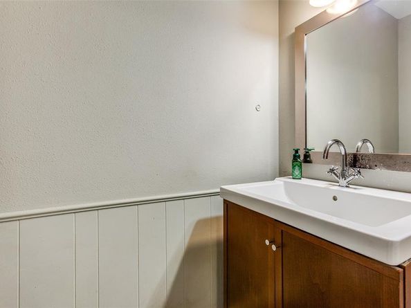 3227  Rolling Knoll Drive , Farmers Branch Texas 75234