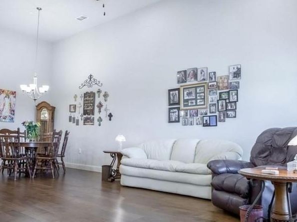 883  Birds Fort Trail , Arlington Texas 76005