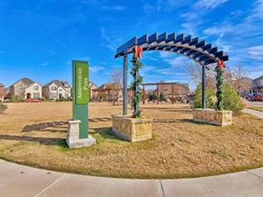 883  Birds Fort Trail , Arlington Texas 76005