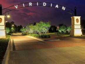 883  Birds Fort Trail , Arlington Texas 76005