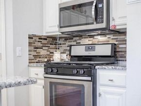 883  Birds Fort Trail , Arlington Texas 76005