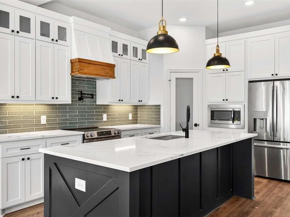 1404  Strickland Street , Dallas Texas 75216