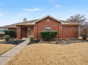 1622  Autumn Breeze Lane , Lewisville Texas 75077