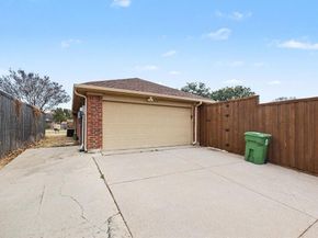 1622  Autumn Breeze Lane , Lewisville Texas 75077