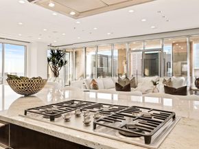 1717  Arts Plaza   2002, Dallas Texas 75201