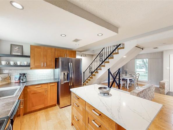 2121  Mountainview Drive , Hurst Texas 76054
