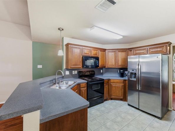 612  Owen Trail , Grand Prairie Texas 75051