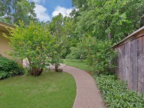 1008  Loch Lomond Drive , Arlington Texas 76012