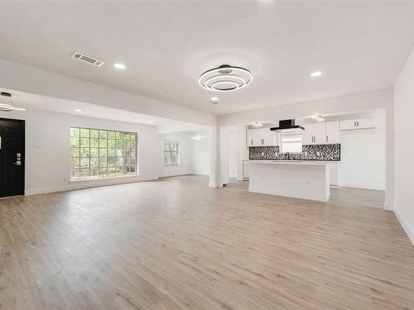10823  Meadowcliff Lane , Dallas Texas 75238
