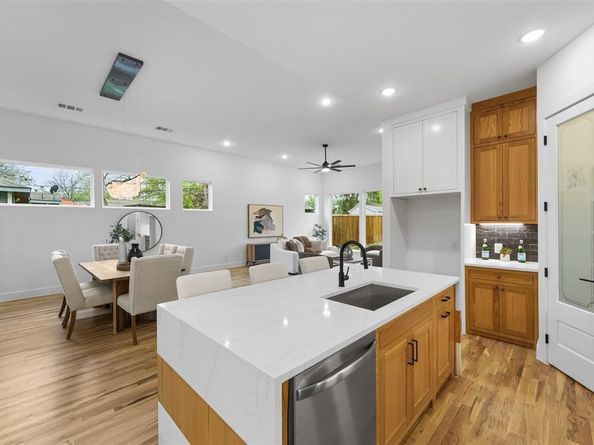 2619  Emmett Street , Dallas Texas 75211