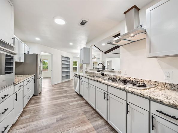 823 S Wildwood Drive , Irving Texas 75060