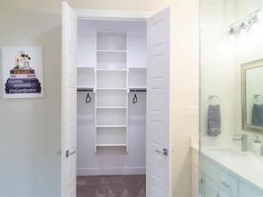 1846  Nomas Street , Dallas Texas 75212