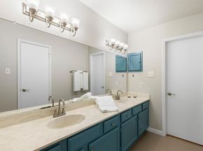 2535  Wedglea Drive  224, Dallas Texas 75211