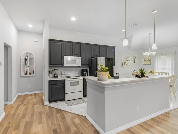 1317  Dacki Avenue , Dallas Texas 75211