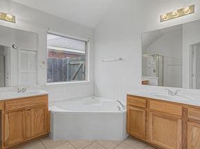 424  Autumn Park , Fort Worth Texas 76140