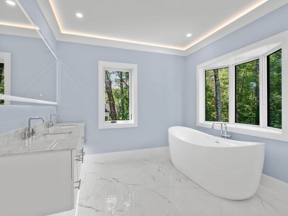 105 Lincoln St, Northborough MA 01532