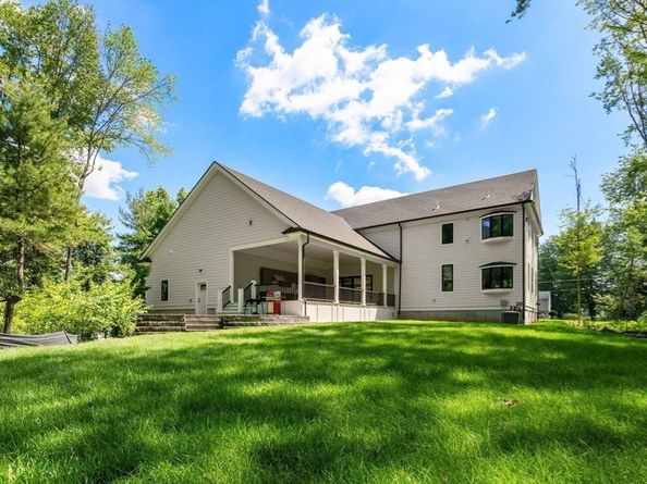 105 Lincoln St, Northborough MA 01532