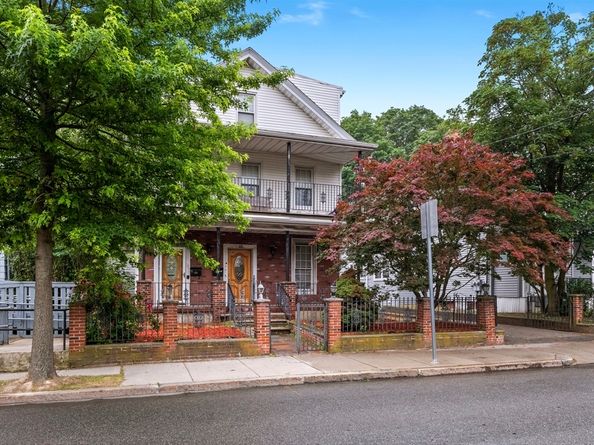 105 Washington Ave, Chelsea MA 02150