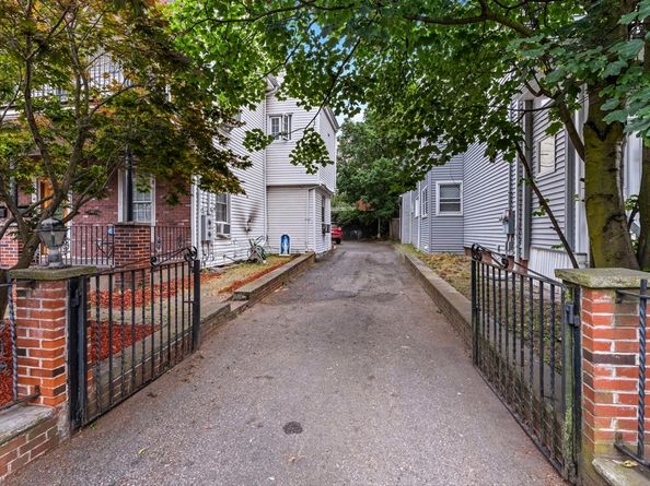 105 Washington Ave, Chelsea MA 02150