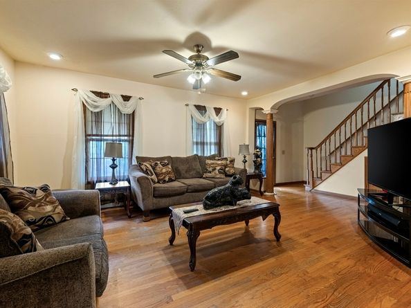 105 Washington Ave, Chelsea MA 02150