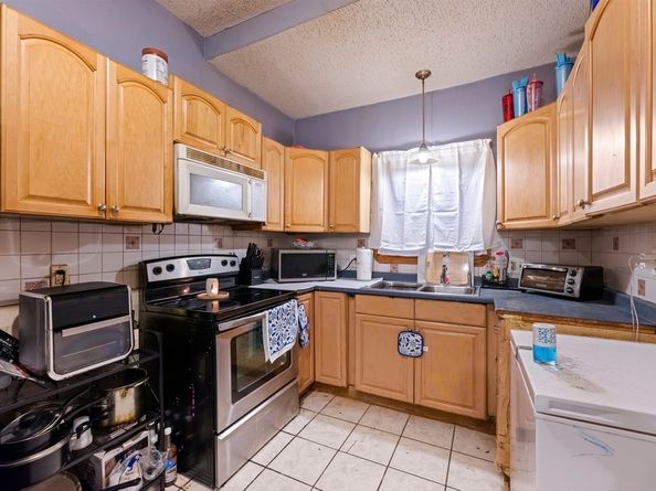 105 Washington Ave, Chelsea MA 02150