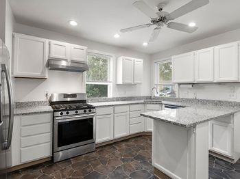27 Dix St