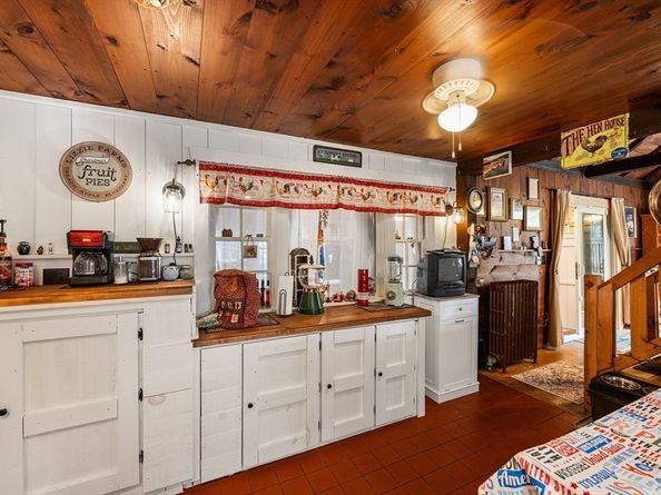 68 Wareham St, Middleboro MA 02346