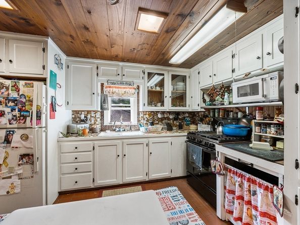 68 Wareham St, Middleboro MA 02346