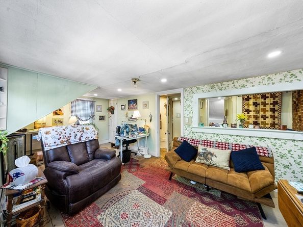 68 Wareham St, Middleboro MA 02346
