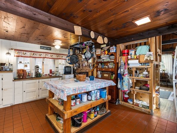 68 Wareham St, Middleboro MA 02346
