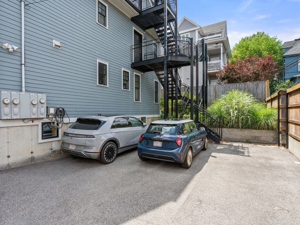 67 Sawyer Ave 3, Boston MA 02125