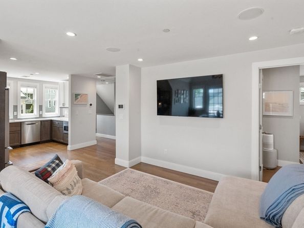 67 Sawyer Ave 3, Boston MA 02125