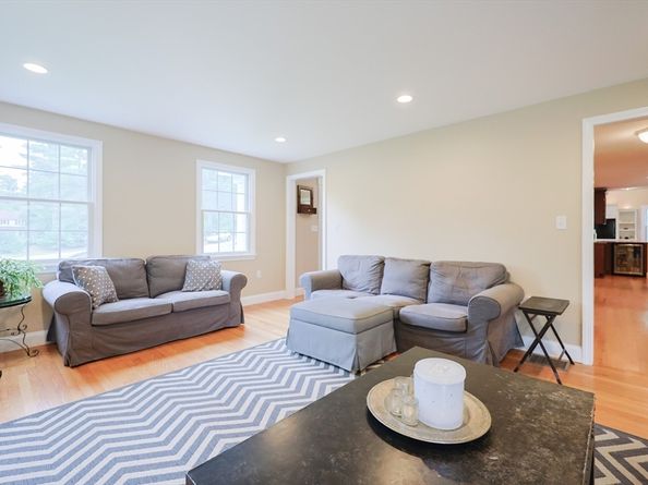 24 Enfield Dr, Andover MA 01810
