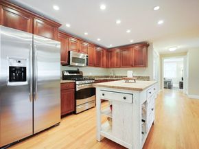 24 Enfield Dr, Andover MA 01810
