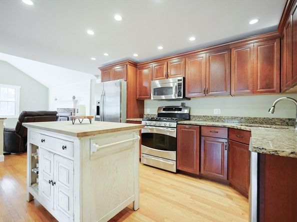 24 Enfield Dr, Andover MA 01810