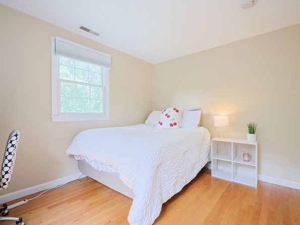 24 Enfield Dr, Andover MA 01810