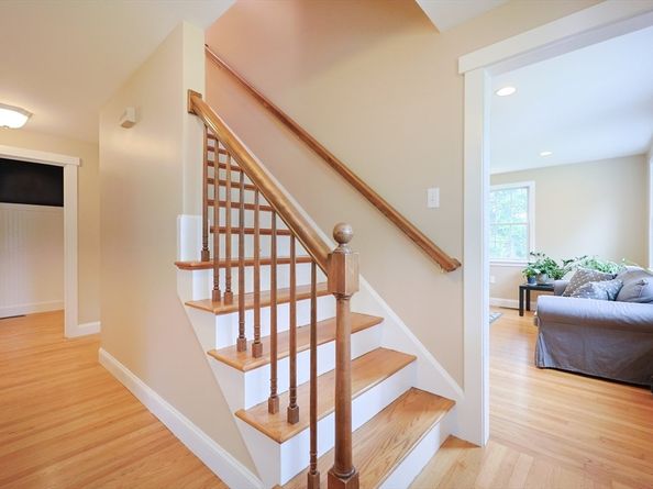 24 Enfield Dr, Andover MA 01810