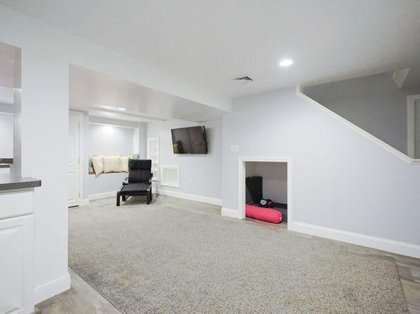 24 Enfield Dr, Andover MA 01810