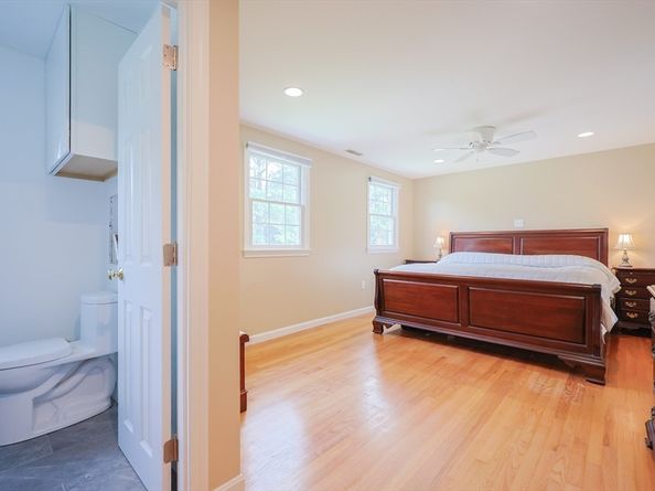 24 Enfield Dr, Andover MA 01810