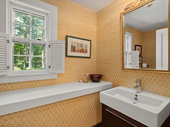 4 Claybrook Rd, Dover MA 02030