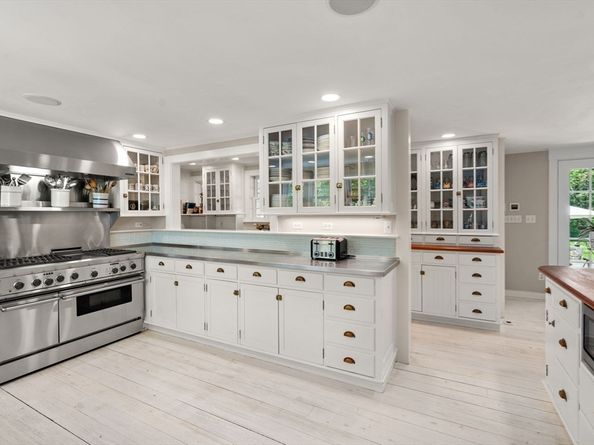 4 Claybrook Rd, Dover MA 02030