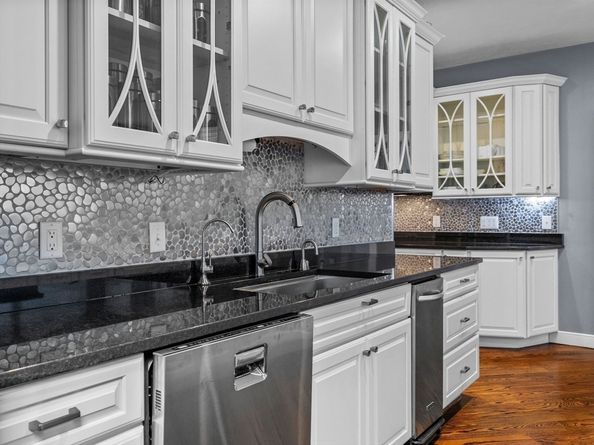 18 Old Colony Dr, Dover MA 02030
